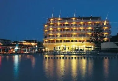 Ξενοδοχείο Continental Park 3*